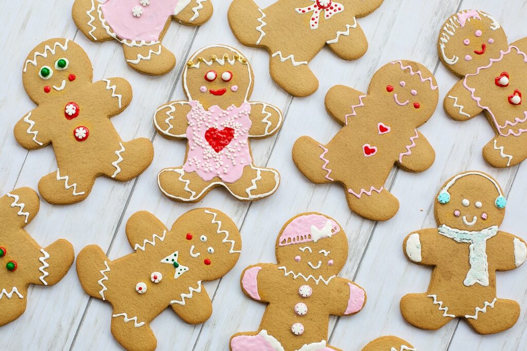 gingerbread men, women, cookies-3918049.jpg